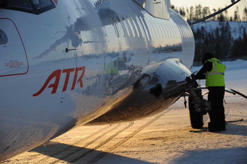 Man maintaining ATR aircraft