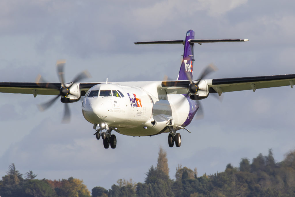 FedEX ATR 72-600F landing