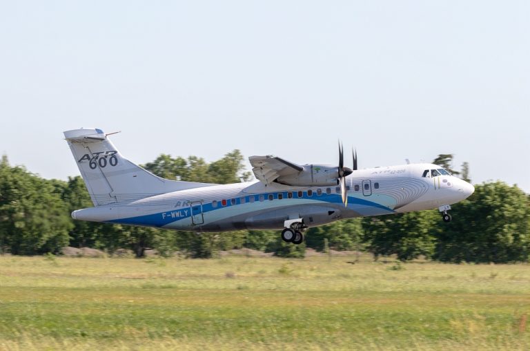 turboprop ATR 42-600S STOL take off